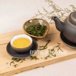 Cách dùng thân lá cây đàn hương sao làm trà