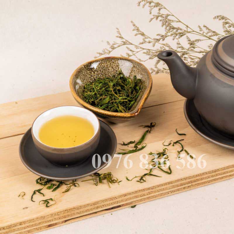 Hướng dẫn cách dùng thân lá cây đàn hương sao làm trà